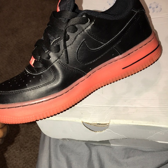 Nike Air Force 1 - Picture 2 of 3